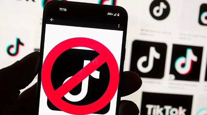 Nhiều quốc gia đã ban hành lệnh cấm TikTok với lo ngại ứng dụng này thu thập dữ liệu người dùng và phục vụ cho gián điệp (Ảnh minh họa: Getty). Nhiều quốc gia đã ban hành lệnh cấm TikTok với lo ngại ứng dụng này thu thập dữ liệu người dùng và phục vụ cho gián điệp (Ảnh minh họa: Getty).