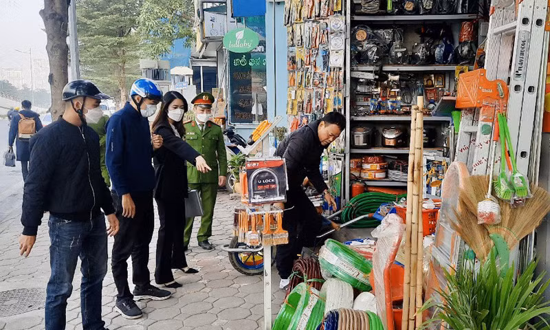 Hà Nội tổ chức kiểm tra, xử lý nghiêm các vi phạm trật tự hè phố, lòng đường