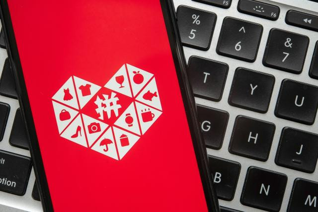 Pinduoduo là ứng dụng mua sắm nổi tiếng của Trung Quốc. (Ảnh: Bloomberg)