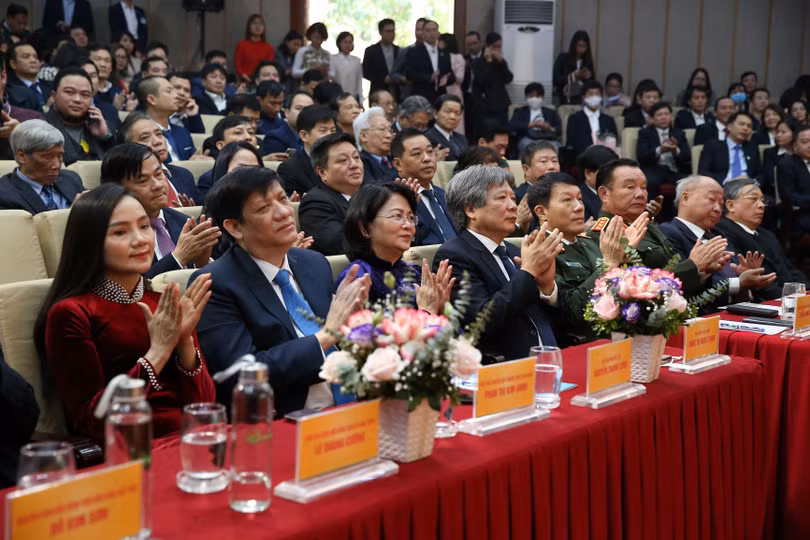 Các đại biểu dự buổi lễ