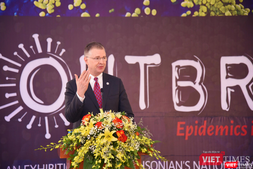 Đại sứ Kritenbrink cam kết Hoa Kỳ sẽ tiếp tục sát cánh cùng Việt Nam để đối phó với những thách thức về dịch bệnh Đại sứ Kritenbrink cam kết Hoa Kỳ sẽ tiếp tục sát cánh cùng Việt Nam để đối phó với những thách thức về dịch bệnh