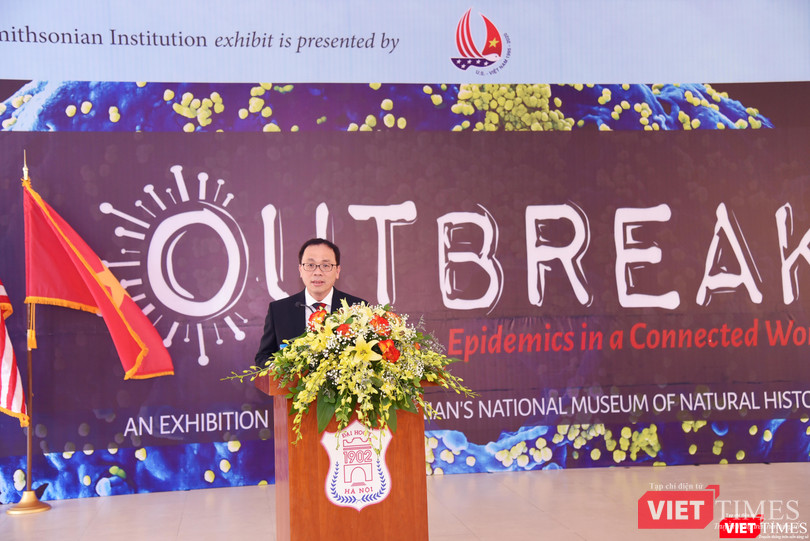 GS. TS. Tạ Thành Văn – Bí thư Đảng ủy, Chủ tịch Hội đồng Trường Đại học Y Hà Nội -phát biểu khai mạc triển lãm GS. TS. Tạ Thành Văn – Bí thư Đảng ủy, Chủ tịch Hội đồng Trường Đại học Y Hà Nội -phát biểu khai mạc triển lãm