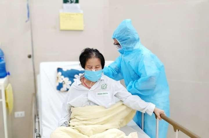 Phục hồi chức năng cho bệnh nhân mắc COVID-19 (ảnh: HNM) Phục hồi chức năng cho bệnh nhân mắc COVID-19 (ảnh: HNM)