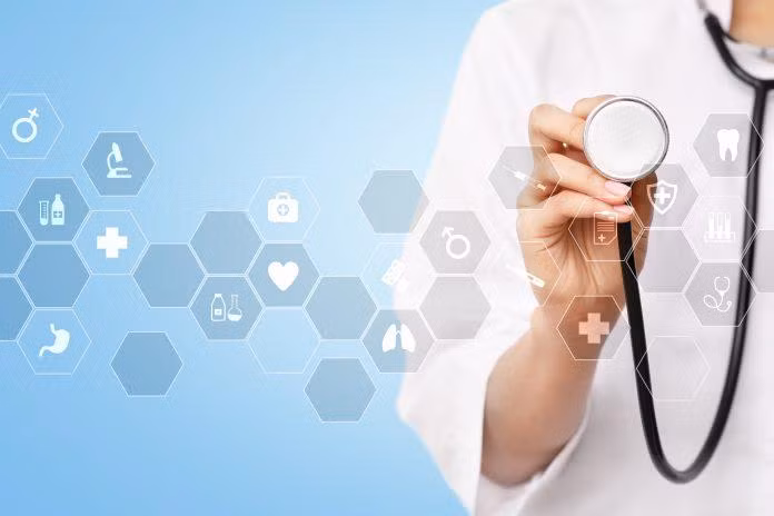 Các công nghệ y tế số giúp các nhà cung cấp giảm thiếu sự kém hiệu quả, cải thiện khả năng tiếp cận, giảm chi phí, tăng chất lượng và làm cho cá nhân hóa đơn thuốc cho bệnh nhân hơn. Ảnh: Open Access Government