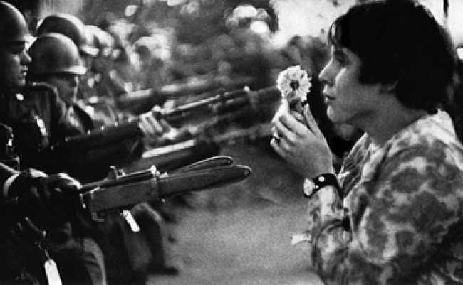 25 bức ảnh cực quý hiếm từ quá khứ tiết lộ những câu chuyện ít ai biết (Phần 2) ảnh 11