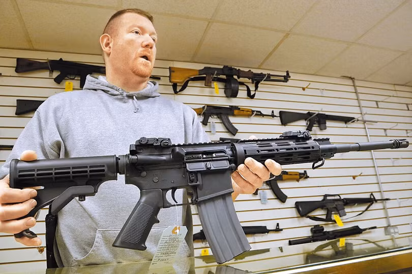 Súng trường AR-15, loại súng bán tự do ở Mỹ được Thomas Crooks dùng để bắn ông Trump (Ảnh: AP)