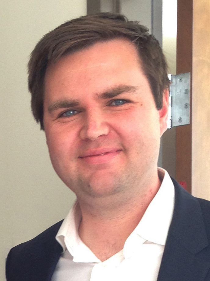 Vance khi la phong vien chien truong.jpg