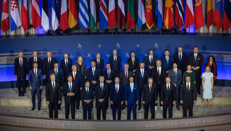 Hoi nghi thuong dinh NATO.JPG