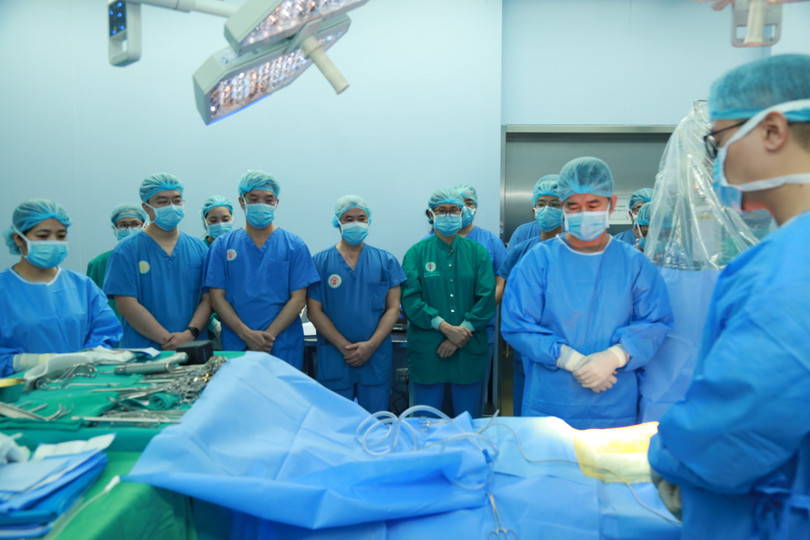 2 Các bs thực hiện tri ân người hiến tạng 2.JPG