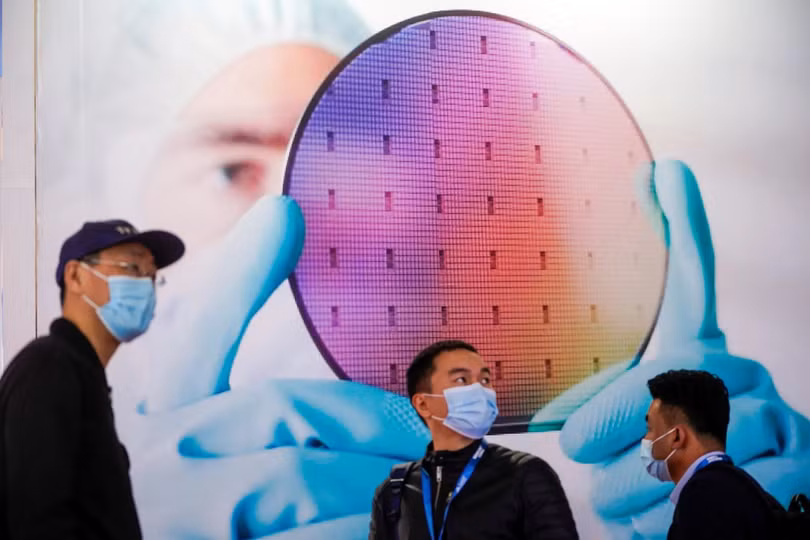 Khách tham quan hội chợ thương mại công nghệ chip Semicon China tại Thượng Hải vào tháng 3/2021. Ảnh: Reuters Khách tham quan hội chợ thương mại công nghệ chip Semicon China tại Thượng Hải vào tháng 3/2021. Ảnh: Reuters