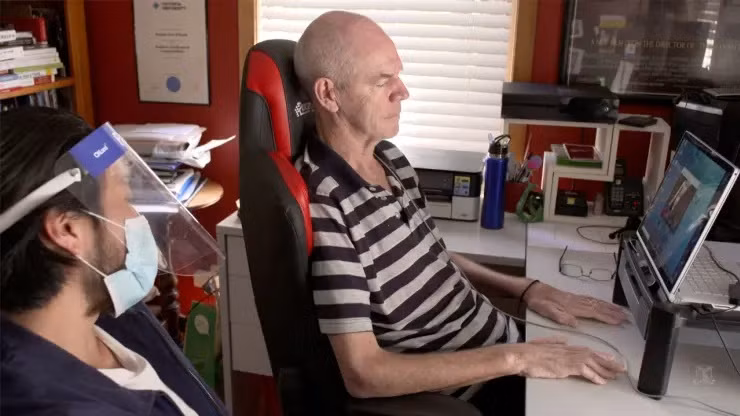 Philip O’Keefe, một trong những bệnh nhân của Synchron trong thử nghiệm lâm sàng Switch, người đầu tiên trên thế giới tweet bằng thiết bị BCI. Ảnh Synchron