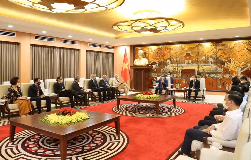 Buổi gặp mặt giữa các Đại sứ các quốc gia Châu Âu cùng IDS Equity Holdings và Chủ Tịch UBND TP Hà Nội Chu Ngọc Anh ngày 16/6/2021 Buổi gặp mặt giữa các Đại sứ các quốc gia Châu Âu cùng IDS Equity Holdings và Chủ Tịch UBND TP Hà Nội Chu Ngọc Anh ngày 16/6/2021