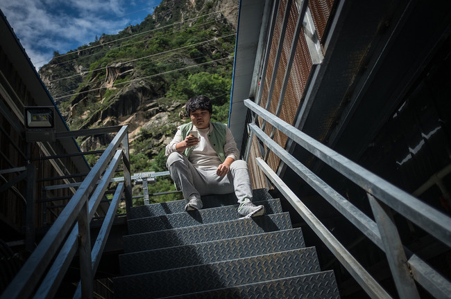 Hình 10: Sun cậu bé chỉ mới hơn 12 tuổi là một nhân viên của khu mỏ này