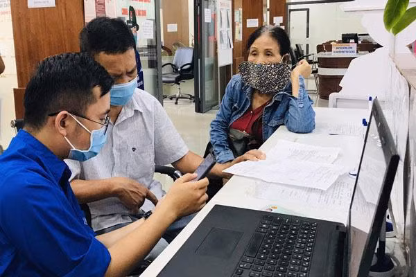 Chỉ thị 04 về triển khai tháng cao điểm ra quân giải quyết TTHC trên môi trường điện tử qua dịch vụ công trực tuyến mức 3, 4 được UBND tỉnh Quảng Nam ban hành ngày 1/3 (Ảnh minh họa: baoquangnam.vn)