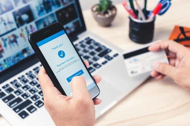 Bộ TT&TT đề nghị UBND tỉnh, thành phố chỉ đạo Sở TT&TT chủ trì xây dựng Kế hoạch hỗ trợ, thúc đẩy chuyển đổi số, thanh toán không dùng tiền mặt trong các cơ sở giáo dục, cơ sở y tế. (Ảnh minh họa) Bộ TT&TT đề nghị UBND tỉnh, thành phố chỉ đạo Sở TT&TT chủ trì xây dựng Kế hoạch hỗ trợ, thúc đẩy chuyển đổi số, thanh toán không dùng tiền mặt trong các cơ sở giáo dục, cơ sở y tế. (Ảnh minh họa)