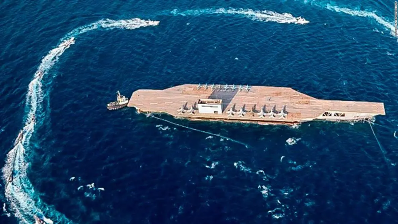 Xuồng cao tốc Iran diễn tập bao vây tàu sân bay (Ảnh: Sohu). Xuồng cao tốc Iran diễn tập bao vây tàu sân bay (Ảnh: Sohu).