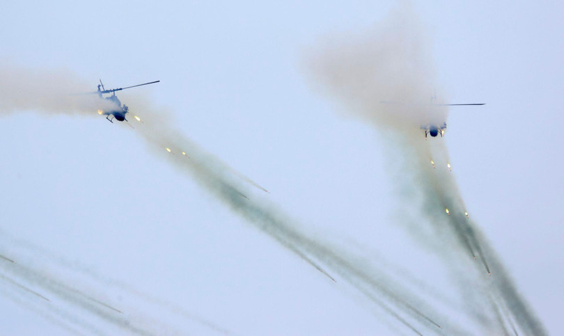 Trực thăng của quân đội Đài Loan tập tấn công mục tiêu mặt đất (Ảnh: Dwnews). Trực thăng của quân đội Đài Loan tập tấn công mục tiêu mặt đất (Ảnh: Dwnews).