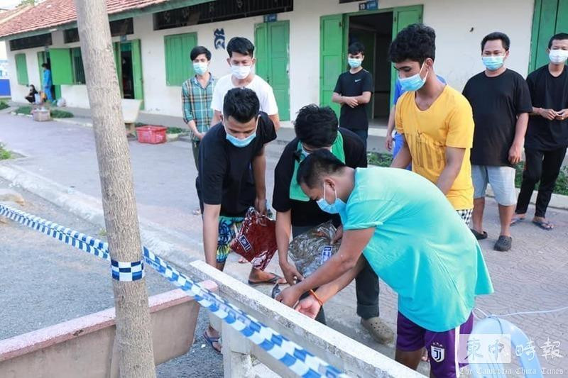 Những người tiếp xúc gần với bệnh nhân đang cách ly ở tỉnh Kandal (Ảnh: TBCPC-TQ).