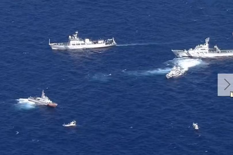 Tàu công vụ của Nhật Bản và Trung Quốc quây nhau trên vùng biển quần đảo Senkaku/Điếu Ngư (Ảnh: 6do). Tàu công vụ của Nhật Bản và Trung Quốc quây nhau trên vùng biển quần đảo Senkaku/Điếu Ngư (Ảnh: 6do).