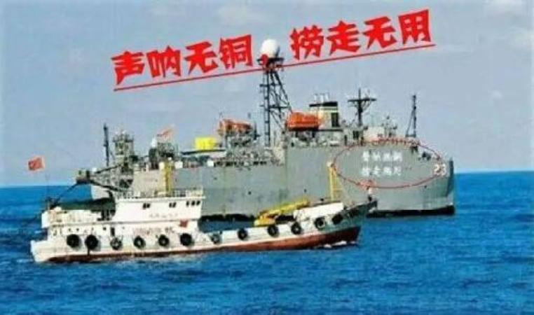 Tàu cá Trung Quốc tiếp cận USNS Impeccable, thân tàu viết khẩu hiệu "Sonar không có Đồng, vớt lên cũng vô ích" (Ảnh: 163.com). Tàu cá Trung Quốc tiếp cận USNS Impeccable, thân tàu viết khẩu hiệu "Sonar không có Đồng, vớt lên cũng vô ích" (Ảnh: 163.com).