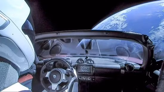 "DON'T PANIC" xuất hiện trên màn hình "DON'T PANIC" xuất hiện trên màn hình