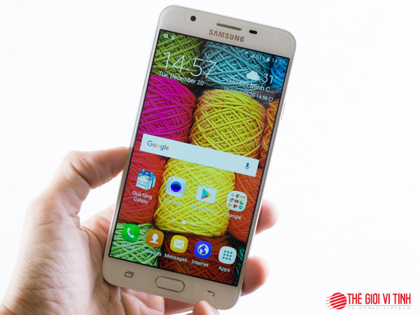 Samsung Galaxy J7 Prime Pink Gold cũng trang bị nút Home cứng ở mặt trước.