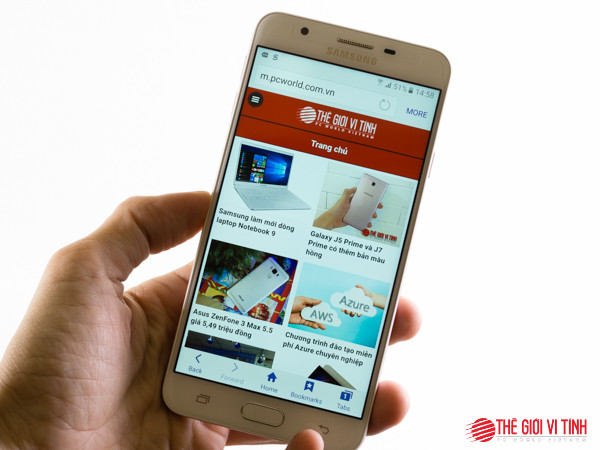 Samsung Galaxy J7 Prime Pink Gold cũng trang bị màn hình 5,5 inch Full HD.