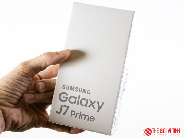 Bao bì thiết kế bên ngoài trông đơn giản.