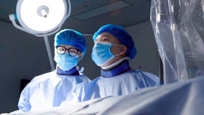 Ekip phẫu thuật.jpg