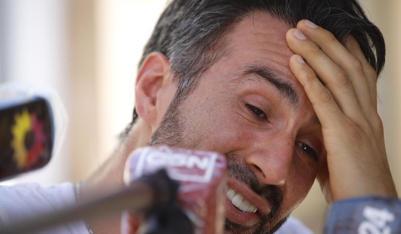 Ông Luque khóc khi trả lời báo chí về cái chết của Maradona (Ảnh: Washingtontimes).