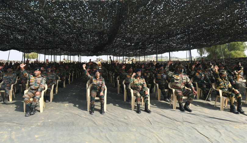 Các binh sĩ Ấn Độ bày tỏ quyết tâm chiến đấu khi nghe ông Modi nói chuyện (Ảnh: Twitter) Các binh sĩ Ấn Độ bày tỏ quyết tâm chiến đấu khi nghe ông Modi nói chuyện (Ảnh: Twitter)