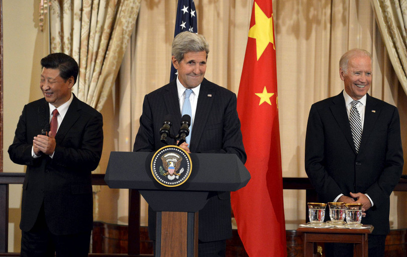 Phó Tổng thống Joe Biden và Ngoại trưởng John Kerry thăm Trung Quốc, dự tiệc chiêu đãi do ông Tập Cận Bình chủ trì , tháng 9/2015 (Ảnh: Tân Hoa xã). Phó Tổng thống Joe Biden và Ngoại trưởng John Kerry thăm Trung Quốc, dự tiệc chiêu đãi do ông Tập Cận Bình chủ trì , tháng 9/2015 (Ảnh: Tân Hoa xã).