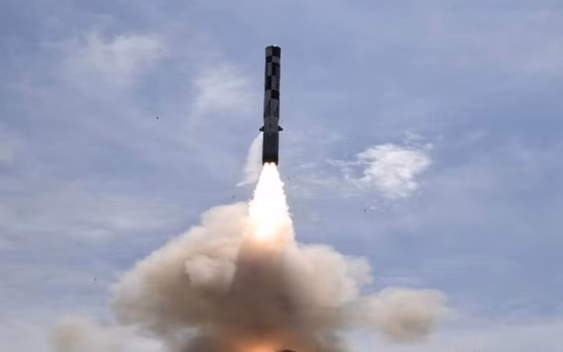 Ngày 24/11, Ấn Độ đã thử nghiệm thành công tên lửa siêu thanh BrahMos tăng tầm bắn (Ảnh: Dwnews).