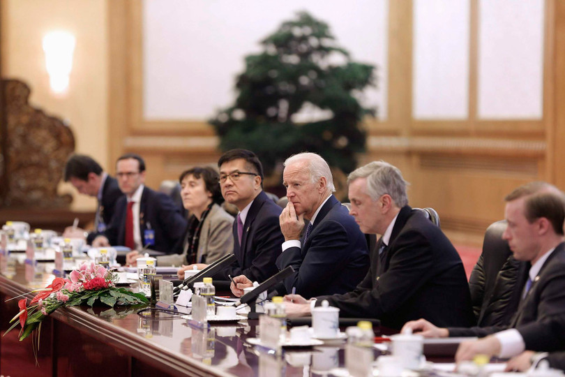 Ông Joe Biden hội đàm với ông Tập Cận Bình ngày 4/12/2013, bên phải ông là Đại sứ Gary Locke (Ảnh: Tân Hoa xã). Ông Joe Biden hội đàm với ông Tập Cận Bình ngày 4/12/2013, bên phải ông là Đại sứ Gary Locke (Ảnh: Tân Hoa xã).
