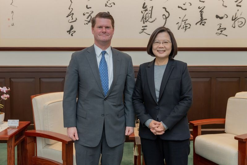 Tháng 2/2020, ông Randall Schriver đã tới thăm Đài Bắc và được bà Thái Anh Văn tiếp (Ảnh: taiwantoday).