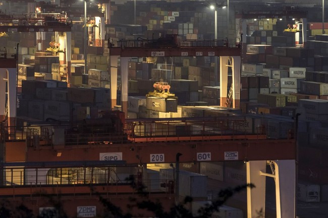 Mặc dù Mỹ và Trung Quốc đã ký Hiệp định thương mại giai đoạn một, nhưng Mỹ vẫn áp thuế đối với 370 tỷ USD hàng hóa Trung Quốc mỗi năm (Ảnh: WSJ) Mặc dù Mỹ và Trung Quốc đã ký Hiệp định thương mại giai đoạn một, nhưng Mỹ vẫn áp thuế đối với 370 tỷ USD hàng hóa Trung Quốc mỗi năm (Ảnh: WSJ)