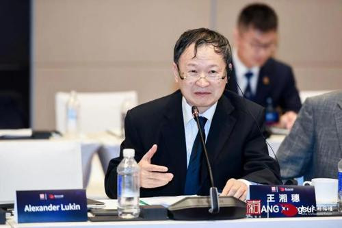 Giáo sư Vương Tương Tuệ tiết lộ một số người thân cận với ông Joe Biden đã tiếp xúc với phía Trung Quốc để thảo luận khởi động lại quan hệ Trung - Mỹ (Ảnh: nbd.com). Giáo sư Vương Tương Tuệ tiết lộ một số người thân cận với ông Joe Biden đã tiếp xúc với phía Trung Quốc để thảo luận khởi động lại quan hệ Trung - Mỹ (Ảnh: nbd.com).