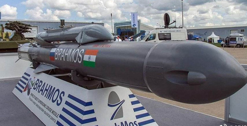 Hiện Ấn Độ đã phát triển đầy đủ 3 phiên bản tên lửa siêu thanh BrahMos phóg từ trên không, từ tàu mặt nước và đất đối đất (Ảnh: Dwnews). Hiện Ấn Độ đã phát triển đầy đủ 3 phiên bản tên lửa siêu thanh BrahMos phóg từ trên không, từ tàu mặt nước và đất đối đất (Ảnh: Dwnews).