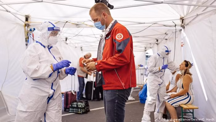 Dịch COVID-19 đang bùng phát trở lại ở Đức và các nước châu Âu (Ảnh: Deutsche Welle).