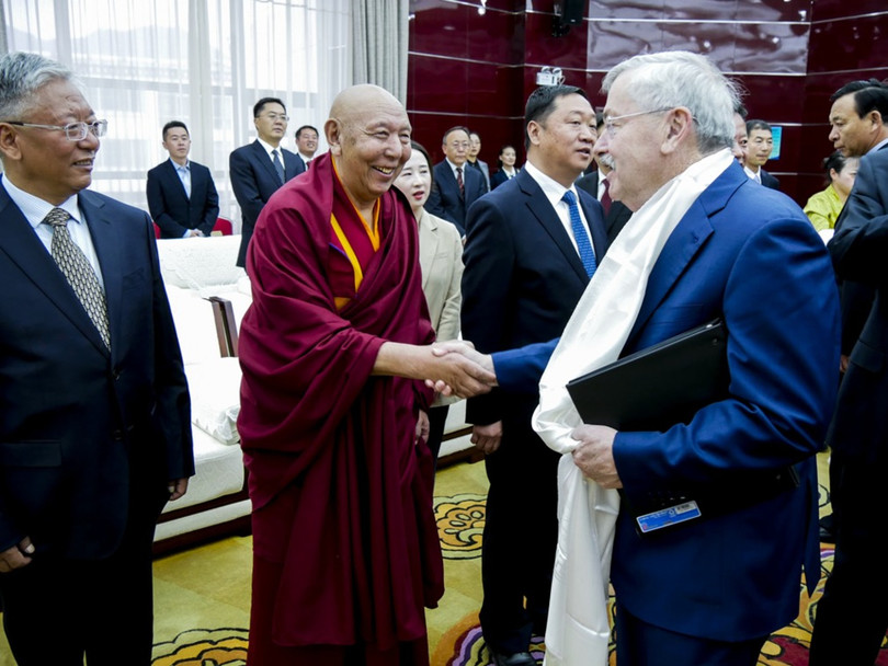 Đại sứ Mỹ ở Trung Quốc Terry Branstad tới thăm Tây Tạng lần đầu tiên kể từ năm 2015, tháng 5/2019 (Ảnh: AFP).
