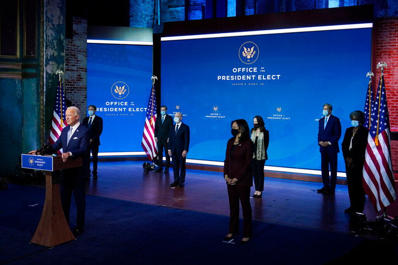 Ngày 24/11, tại Wilmington, bang Delawe, ông Joe Biden bắt đầu công bố danh sách các thành viên nội các, chuẩn bị chuyển giao quyền lực (Ảnh: AP). Ngày 24/11, tại Wilmington, bang Delawe, ông Joe Biden bắt đầu công bố danh sách các thành viên nội các, chuẩn bị chuyển giao quyền lực (Ảnh: AP).