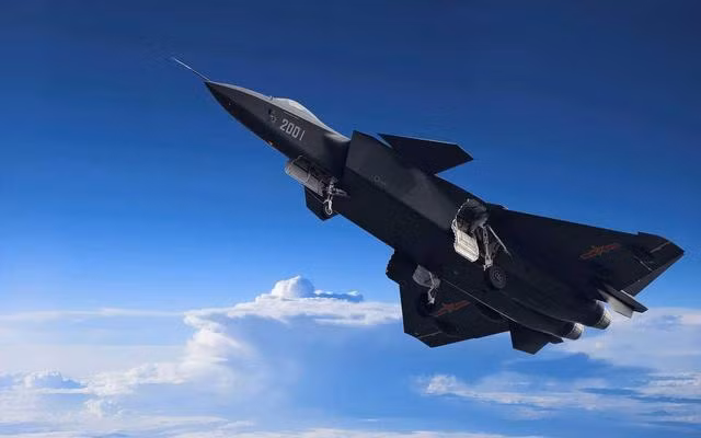 Hiện Trung Quốc mới có số lượng hạn chế tiêm kích thế hệ thứ 5 J-20 (Ảnh: Sohu).