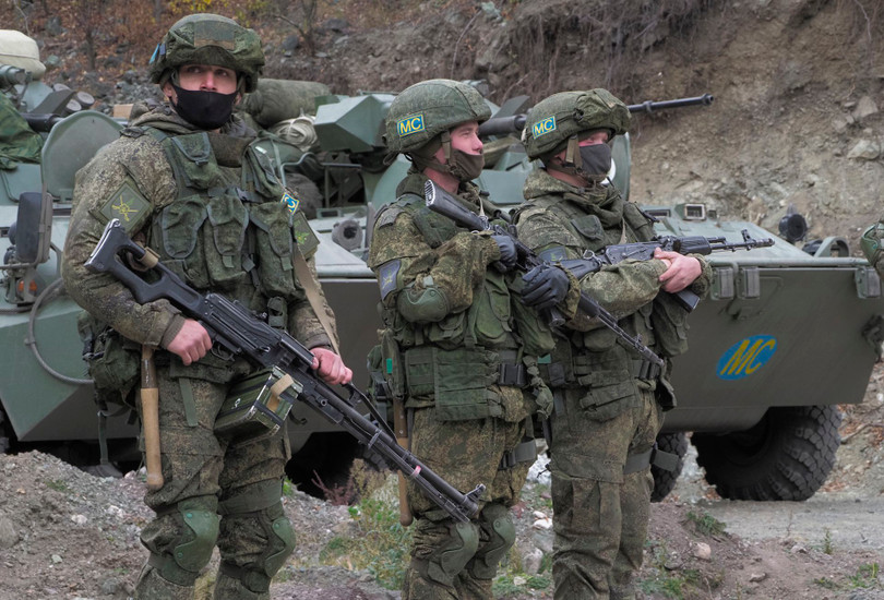 Quân đội Nga triển khai vào Nagorno-Karabakh để gìn giữ hòa bình (Ảnh: AP).