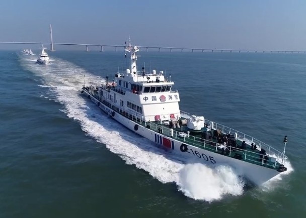 Lực lượng cảnh sát biển của Trung Quốc đặt dưới quyền chỉ huy của Quân ủy có một đội tàu hùng hậu, trang bị mạnh (Ảnh: Dongfang).