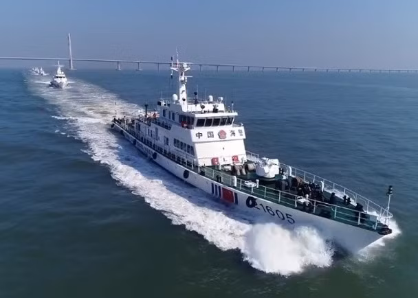 Lực lượng cảnh sát biển của Trung Quốc đặt dưới quyền chỉ huy của Quân ủy có một đội tàu hùng hậu, trang bị mạnh (Ảnh: Dongfang).