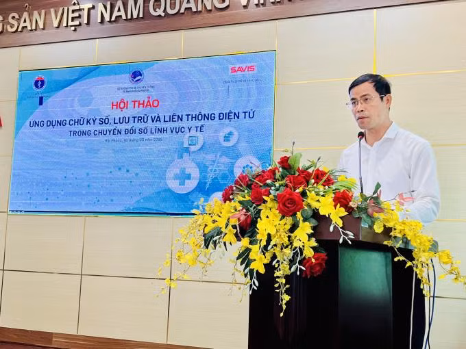 Phó Giám đốc Sở Thông tin và Truyền thông Vũ Đại Thắng phát biểu tại hội thảo.