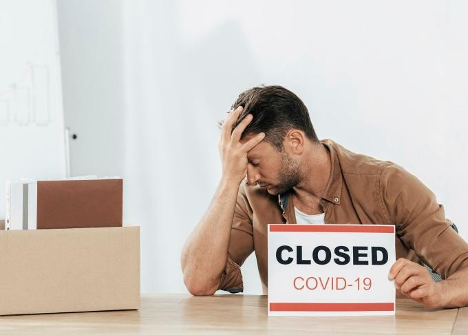 Covid-19 xuất hiện gây ảnh hưởng đến cuộc sống của người dân. Ảnh: freepik.