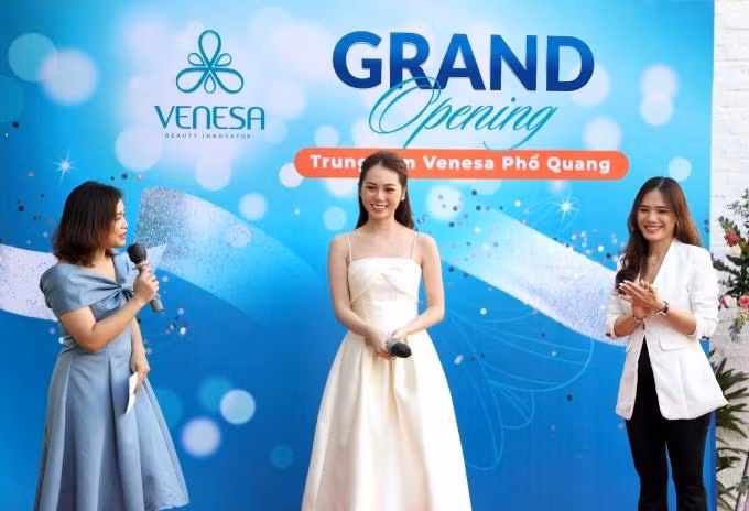 Tiktoker Chi Kim Hoàng đến tham gia sự kiện và trải nghiệm dịch vụ tại Venesa Phổ Quang,