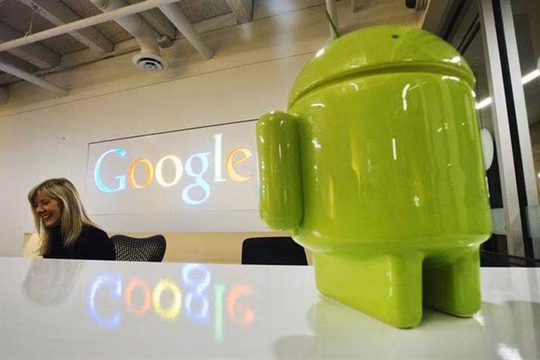 Lỗ hổng bảo mật trên các ứng dụng Android mà Microsoft phát hiện được cho là rất nghiêm trọng. Reuters