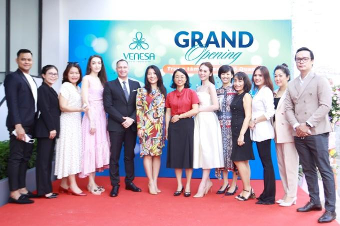 Dàn khách mời tham gia sự kiện.